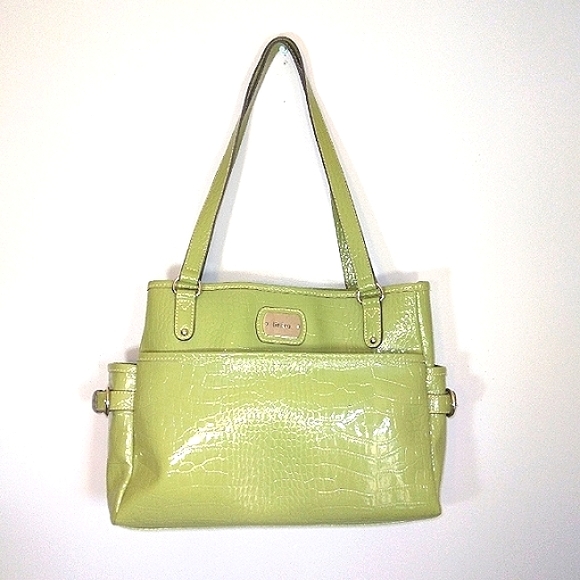 NWOT Liz & Co. Pistachio Croc Embossed Patent leather w/ Silvertoned hardware - Picture 1 of 15